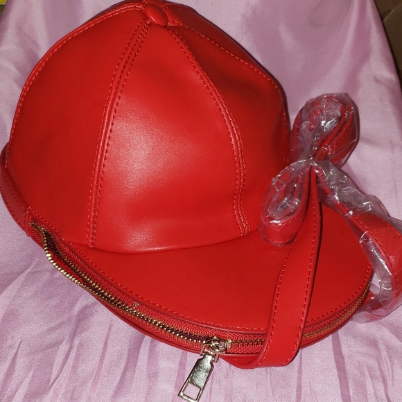 RED CAP PURSE - Picture 2 of 5